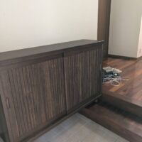 H様邸下駄箱設置致しました。