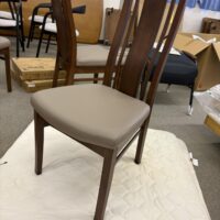 椅子の張替えをおこないました！